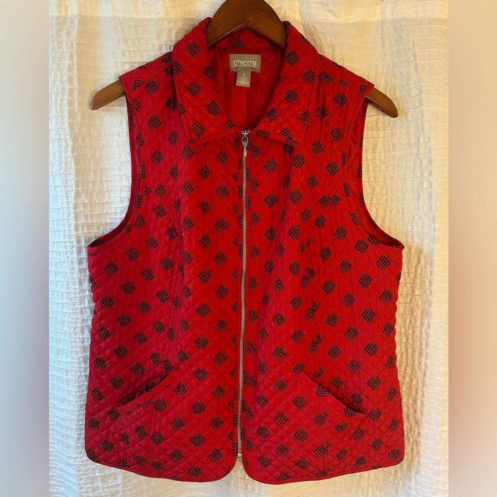 Chico's Red Quilted Sleeveless Zip-Up Vest with Black Diamond Size 1